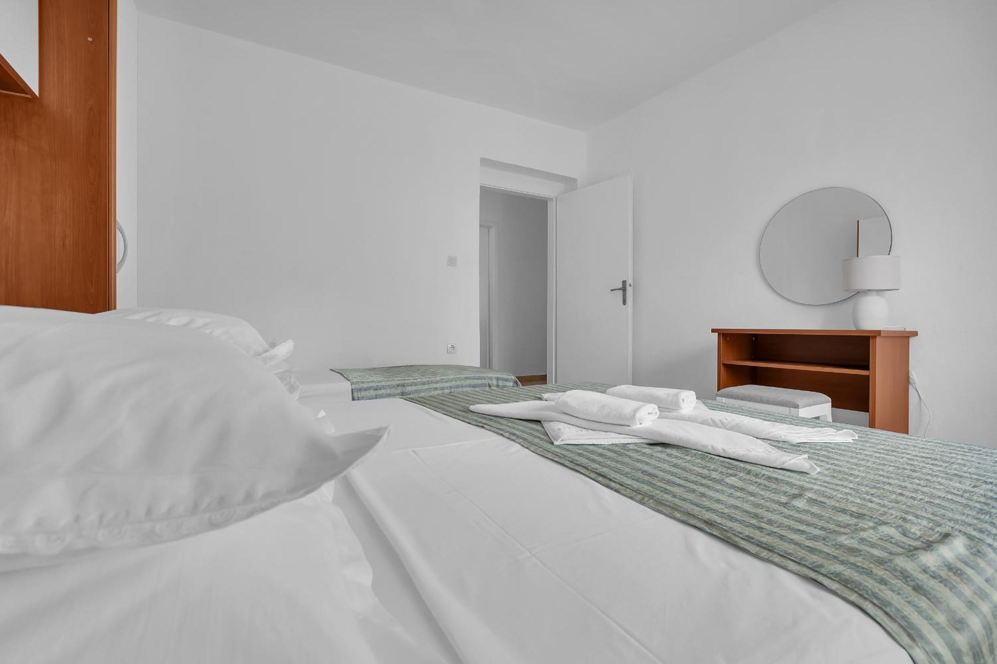 Apartment And Rooms Mila Makarska Exterior photo